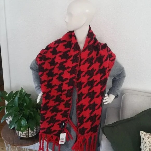 DKNY Women's Oversized Houndstooth Scarf Red/Black - Picture 2 of 5